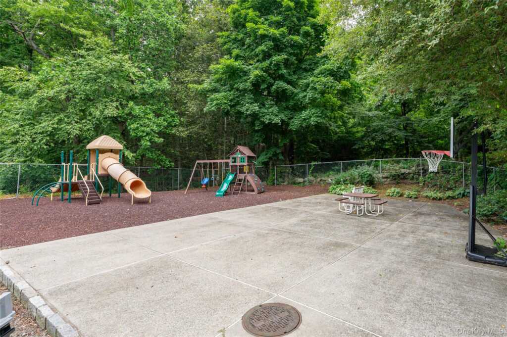 142 Woodbrook Road, White Plains, NY 10605 - Photo 25 of 28