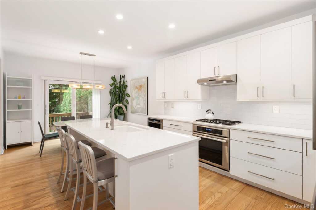 142 Woodbrook Road, White Plains, NY 10605 - Photo 4 of 28