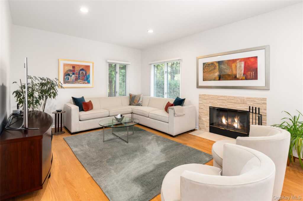 142 Woodbrook Road, White Plains, NY 10605 - Photo 9 of 28
