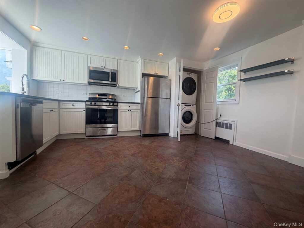 3 Hewlett Street, Rye, NY 10580 - Photo 5 of 20
