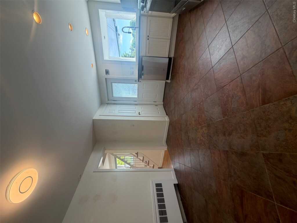 3 Hewlett Street, Rye, NY 10580 - Photo 7 of 20