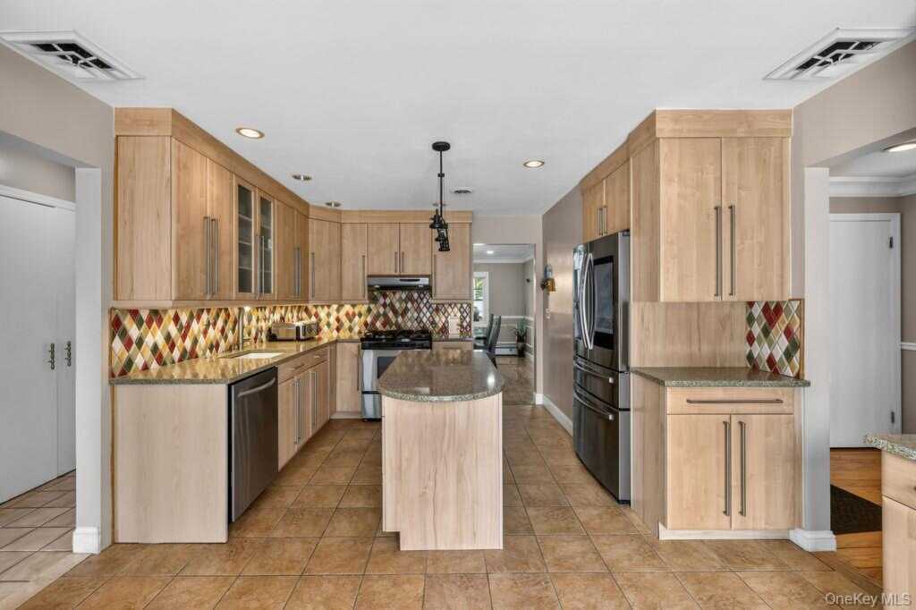 16 Yale Drive, New City, NY 10956 - Photo 10 of 40