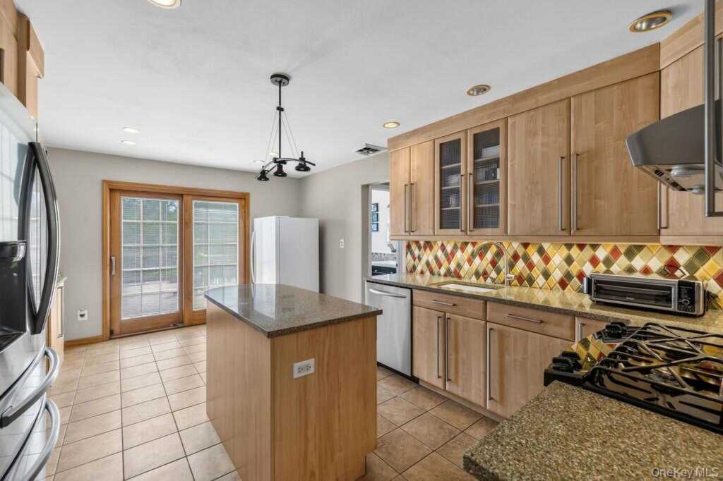16 Yale Drive, New City, NY 10956 - Photo 11 of 40