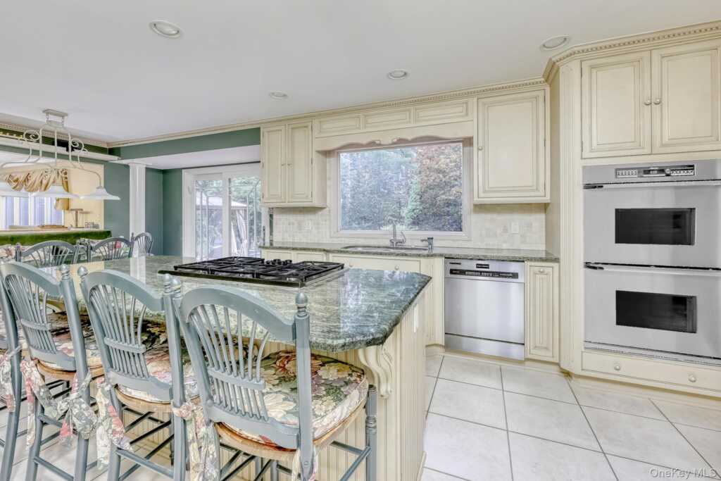17 Snowdrop Drive, New City, NY 10956 - Photo 10 of 35