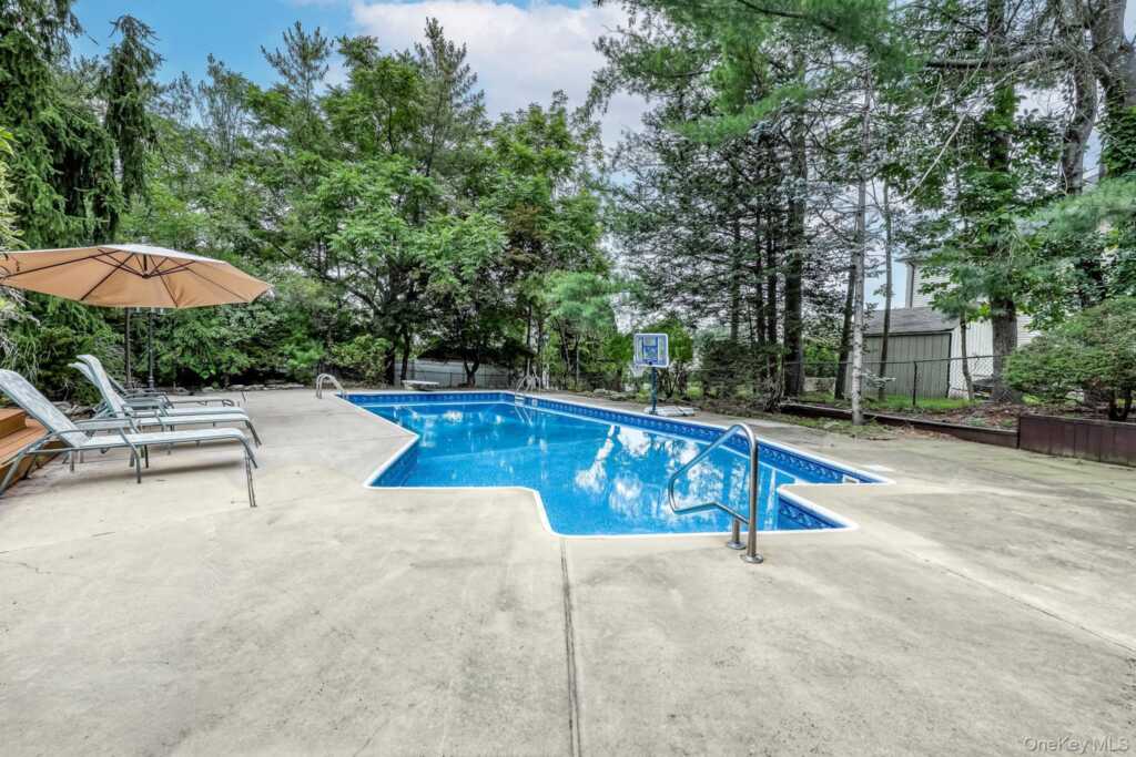 17 Snowdrop Drive, New City, NY 10956 - Photo 28 of 35