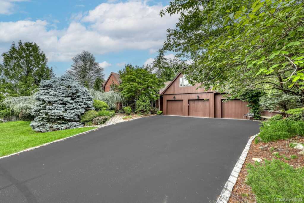 17 Snowdrop Drive, New City, NY 10956 - Photo 3 of 35