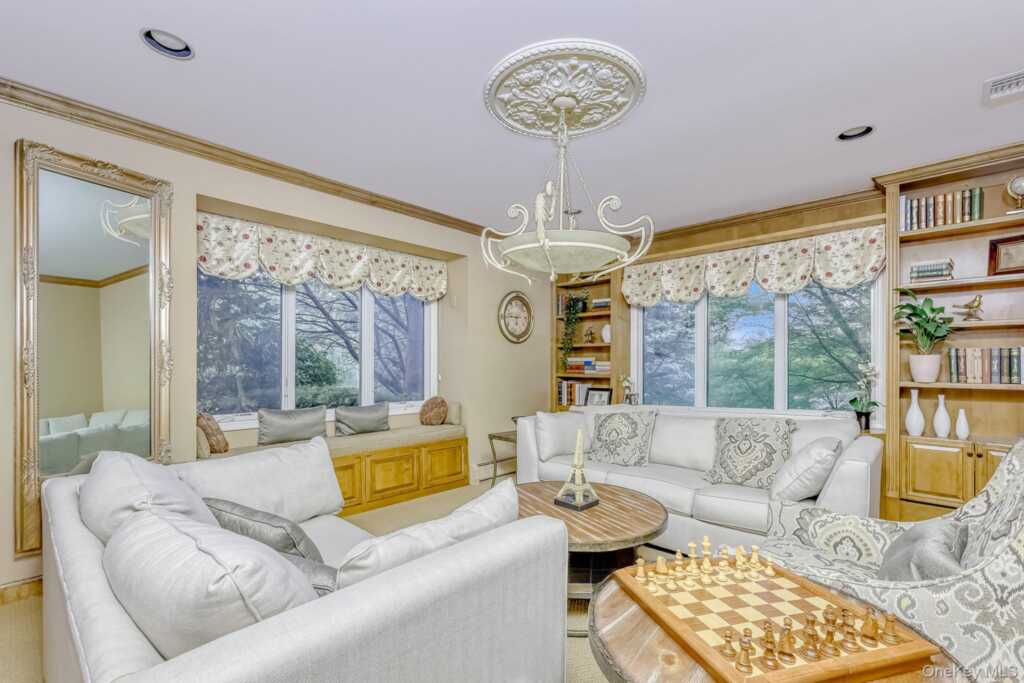 17 Snowdrop Drive, New City, NY 10956 - Photo 6 of 35