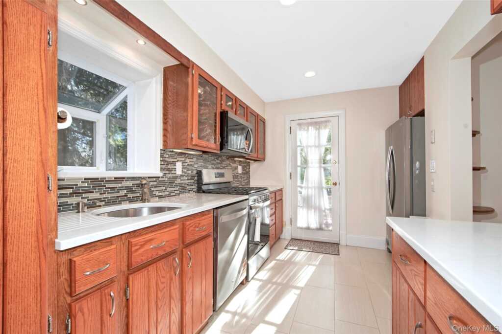 17 Haven Avenue, Rye, NY 10580 - Photo 12 of 34