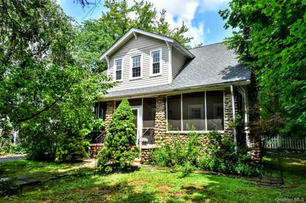 127 Hunt Avenue, Pearl River, NY 10965 - Photo 2 of 36