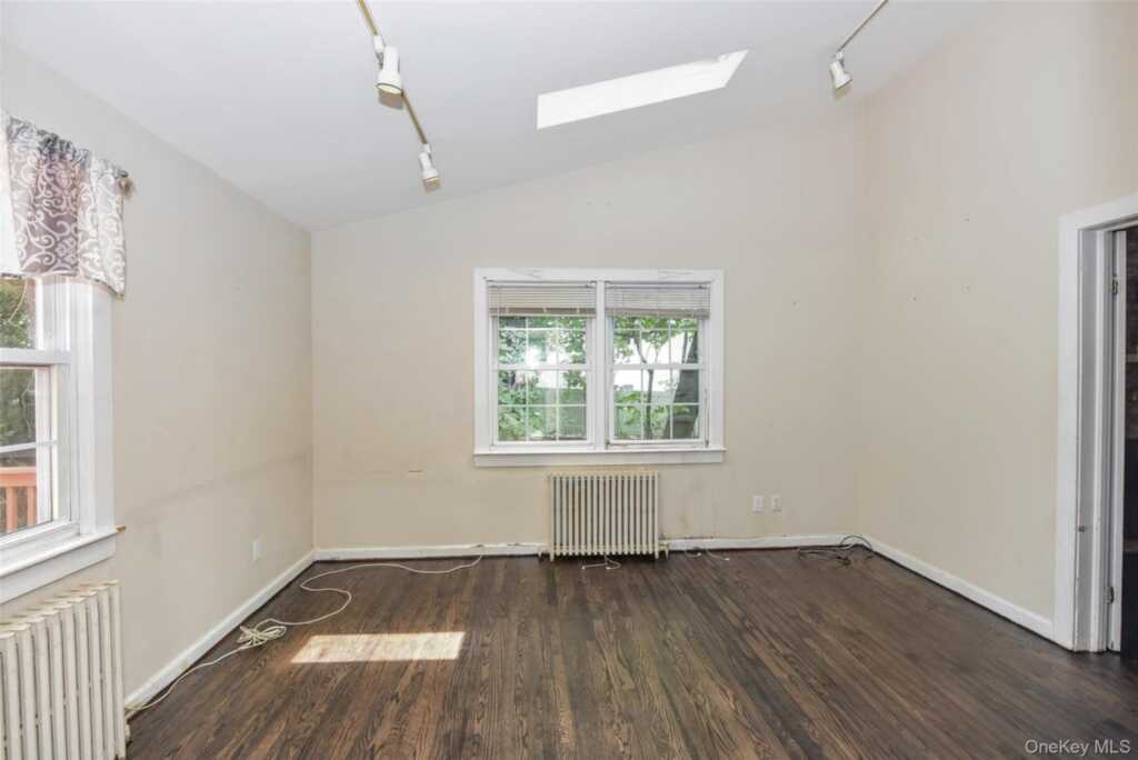 127 Hunt Avenue, Pearl River, NY 10965 - Photo 20 of 36