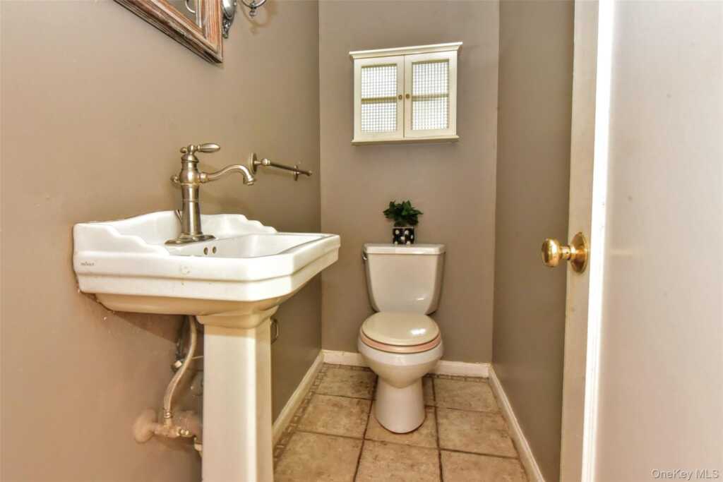 127 Hunt Avenue, Pearl River, NY 10965 - Photo 22 of 36