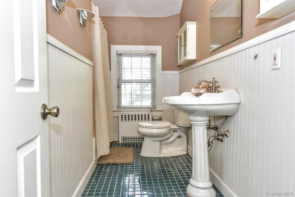 127 Hunt Avenue, Pearl River, NY 10965 - Photo 27 of 36