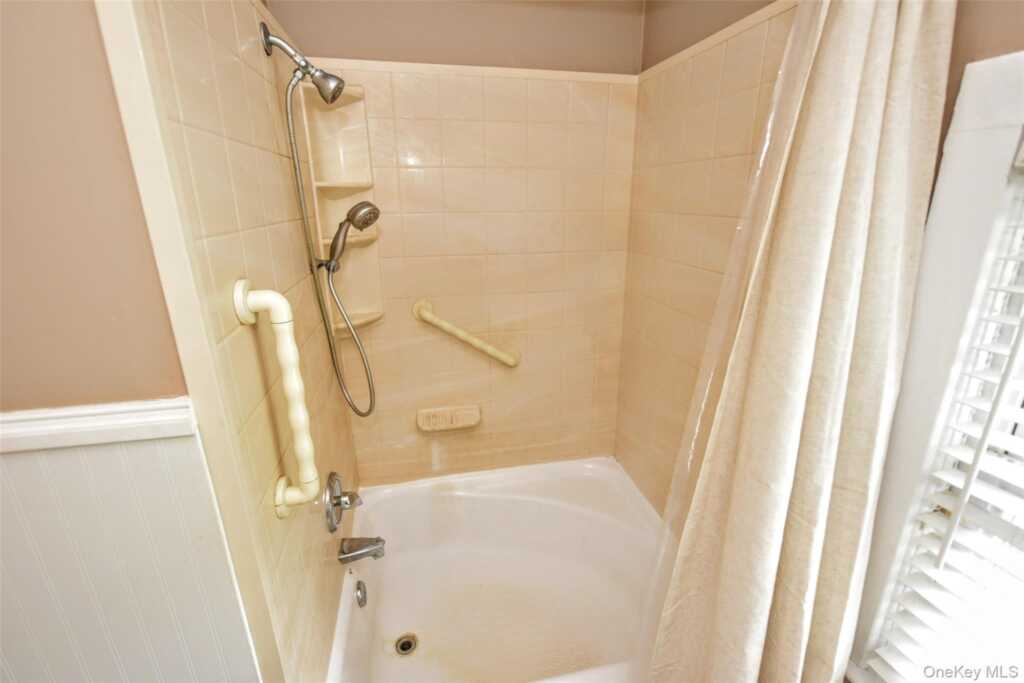 127 Hunt Avenue, Pearl River, NY 10965 - Photo 28 of 36