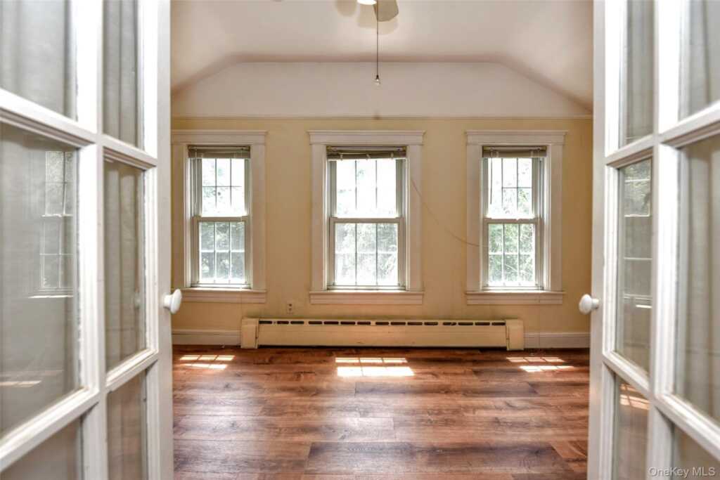 127 Hunt Avenue, Pearl River, NY 10965 - Photo 29 of 36