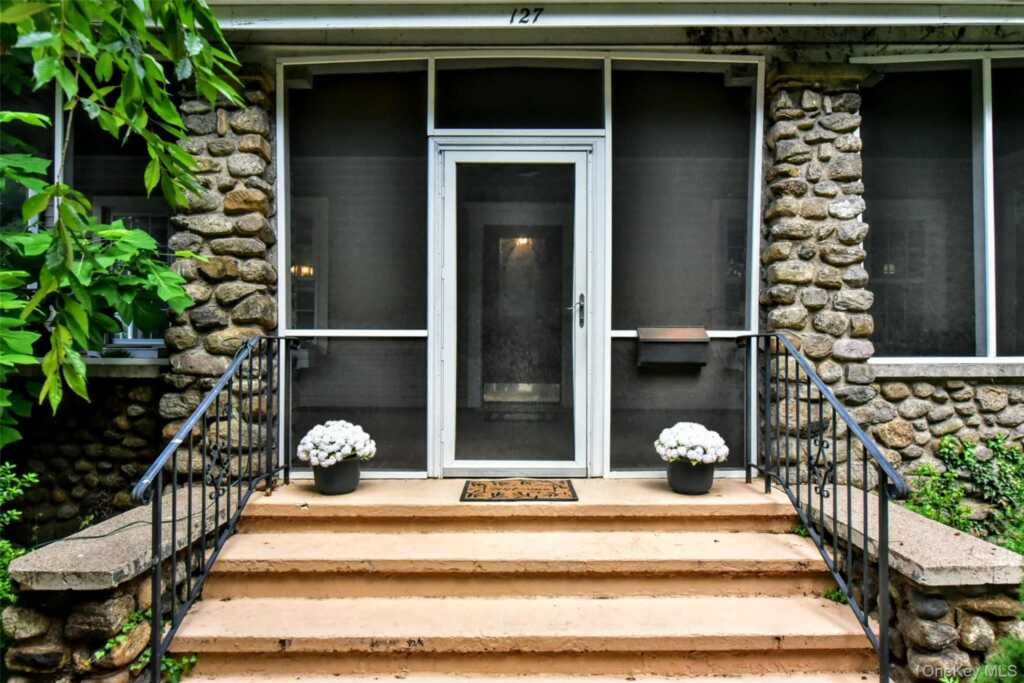 127 Hunt Avenue, Pearl River, NY 10965 - Photo 3 of 36