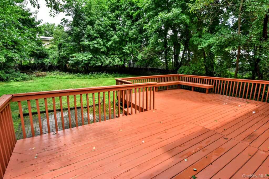 127 Hunt Avenue, Pearl River, NY 10965 - Photo 31 of 36