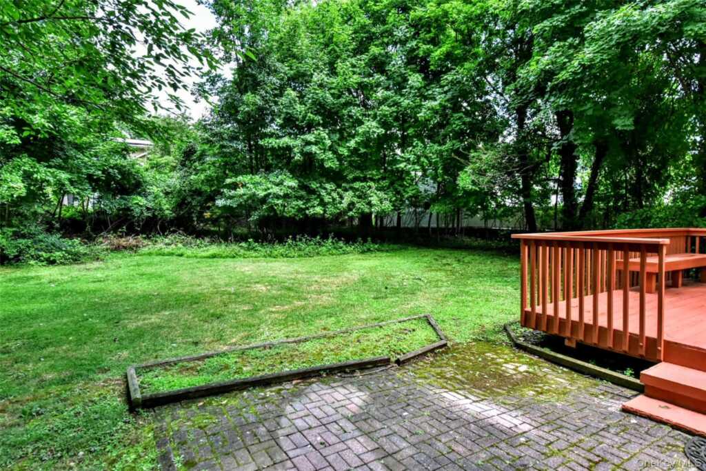 127 Hunt Avenue, Pearl River, NY 10965 - Photo 32 of 36