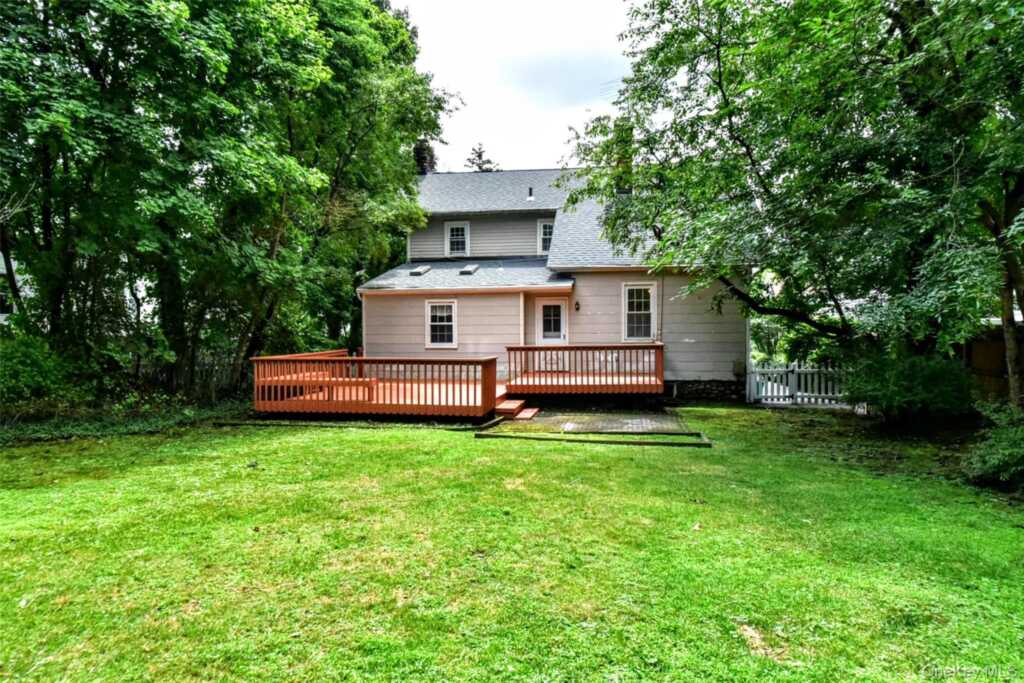 127 Hunt Avenue, Pearl River, NY 10965 - Photo 33 of 36