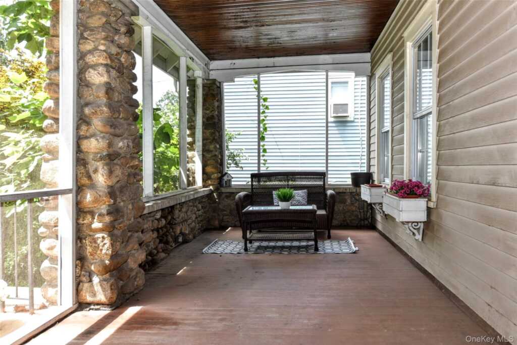 127 Hunt Avenue, Pearl River, NY 10965 - Photo 4 of 36