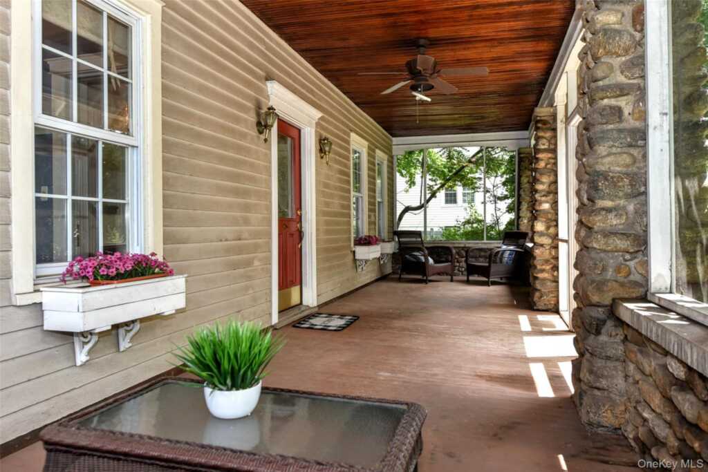 127 Hunt Avenue, Pearl River, NY 10965 - Photo 5 of 36