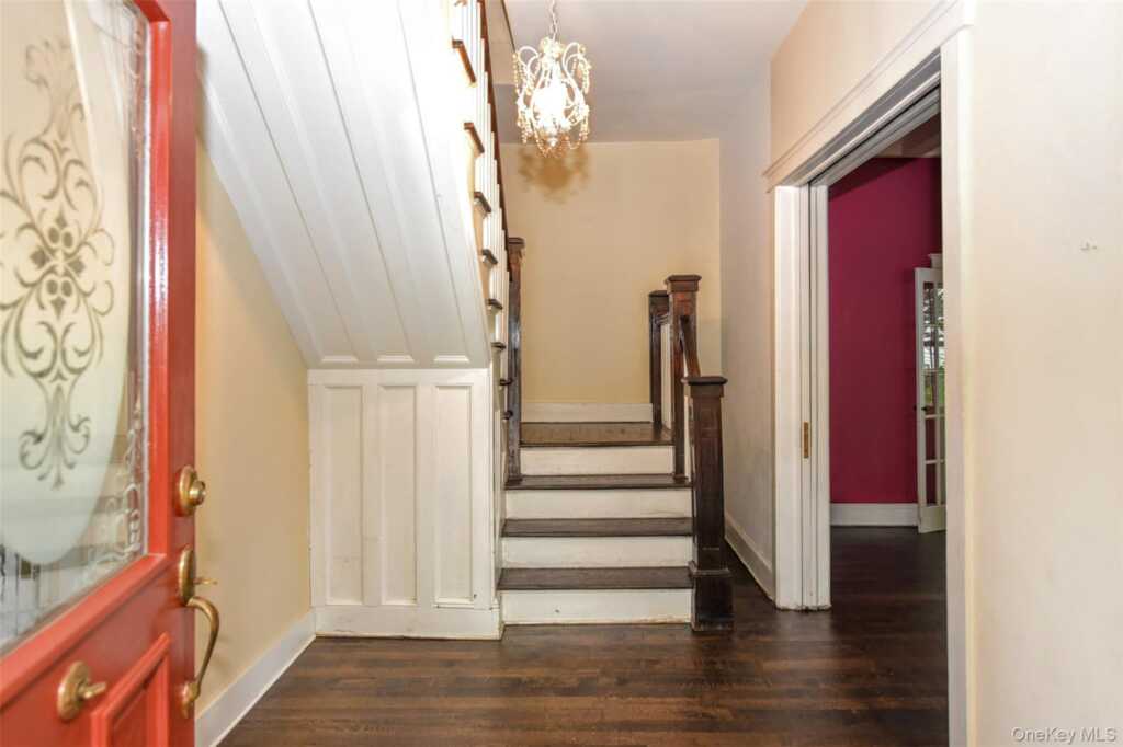 127 Hunt Avenue, Pearl River, NY 10965 - Photo 7 of 36