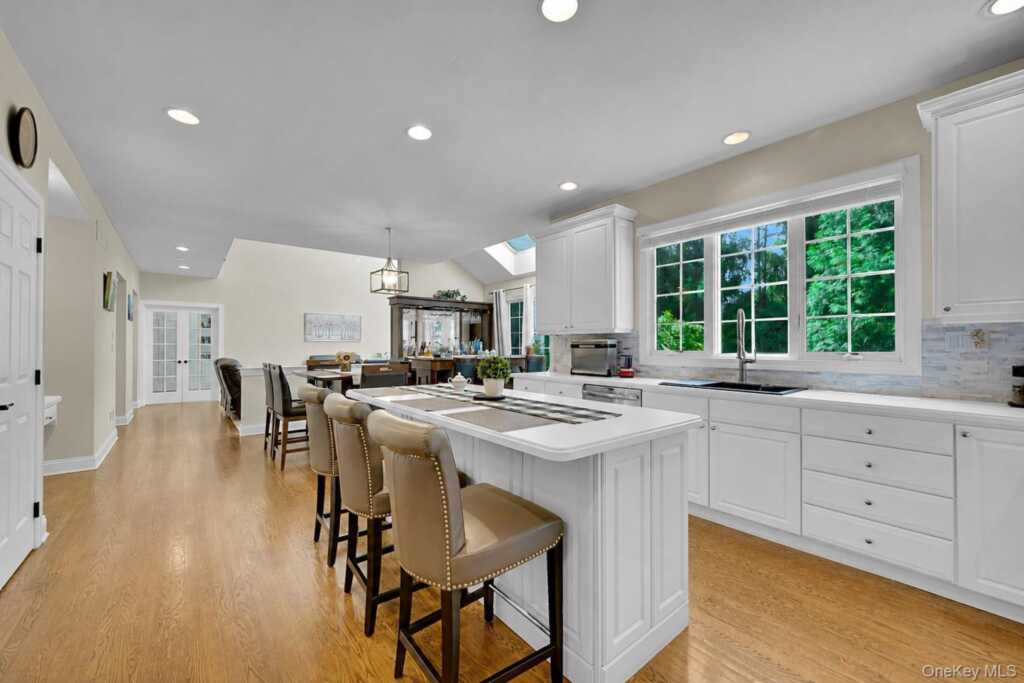 16 Eagle Court, White Plains, NY 10605 - Photo 15 of 49