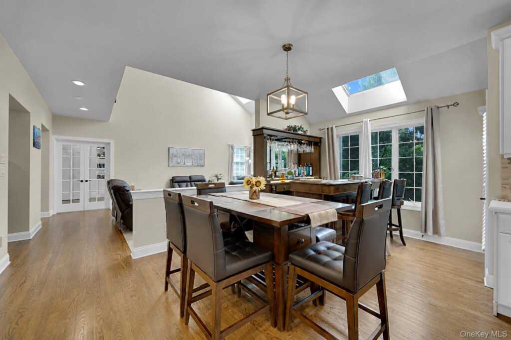 16 Eagle Court, White Plains, NY 10605 - Photo 17 of 49