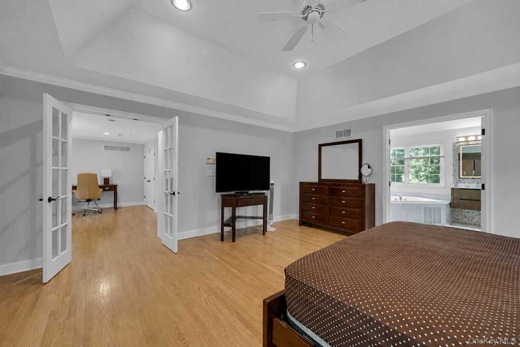 16 Eagle Court, White Plains, NY 10605 - Photo 35 of 49