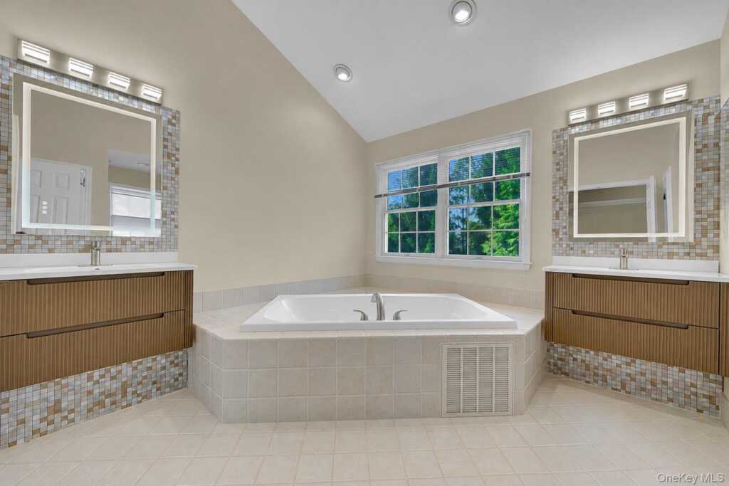 16 Eagle Court, White Plains, NY 10605 - Photo 36 of 49