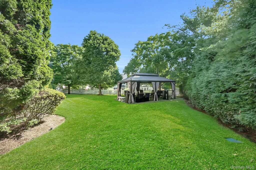 16 Eagle Court, White Plains, NY 10605 - Photo 46 of 49