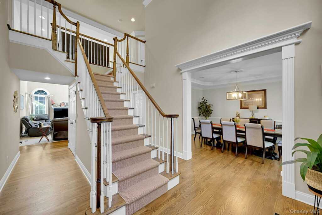 16 Eagle Court, White Plains, NY 10605 - Photo 5 of 49