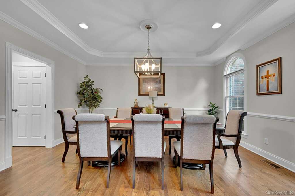 16 Eagle Court, White Plains, NY 10605 - Photo 8 of 49