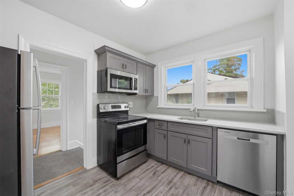 49 Sylvan Place, New Rochelle, NY 10801 - Photo 4 of 23