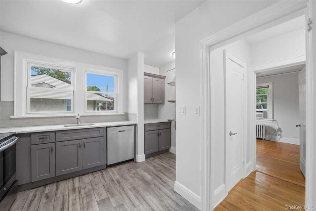 49 Sylvan Place, New Rochelle, NY 10801 - Photo 5 of 23
