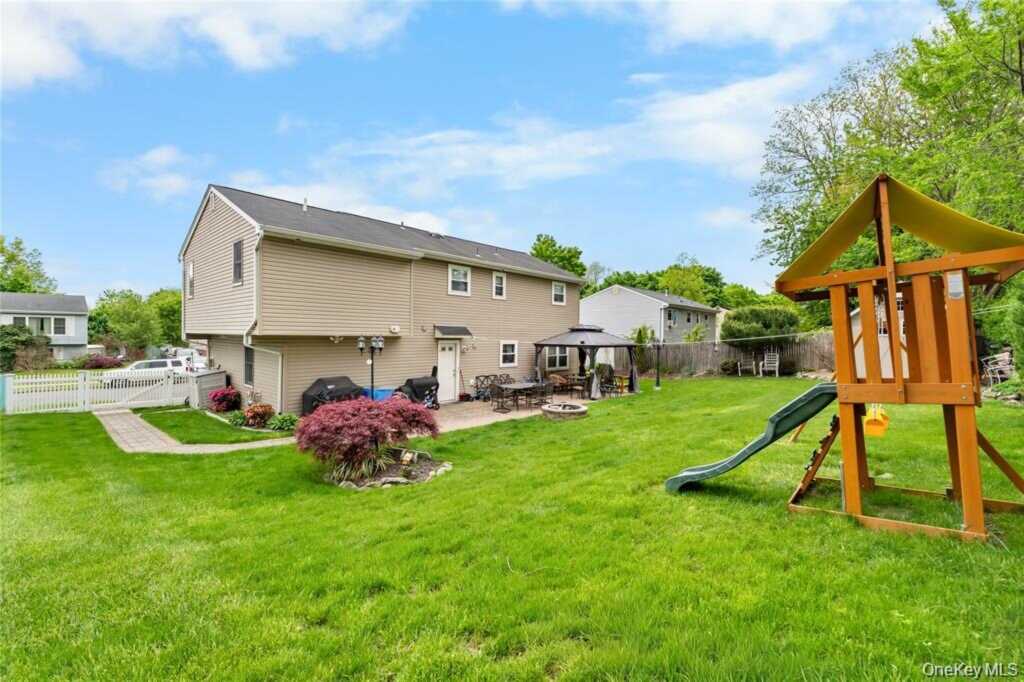 18 Valley Drive, Nanuet, NY 10954 - Photo 30 of 34