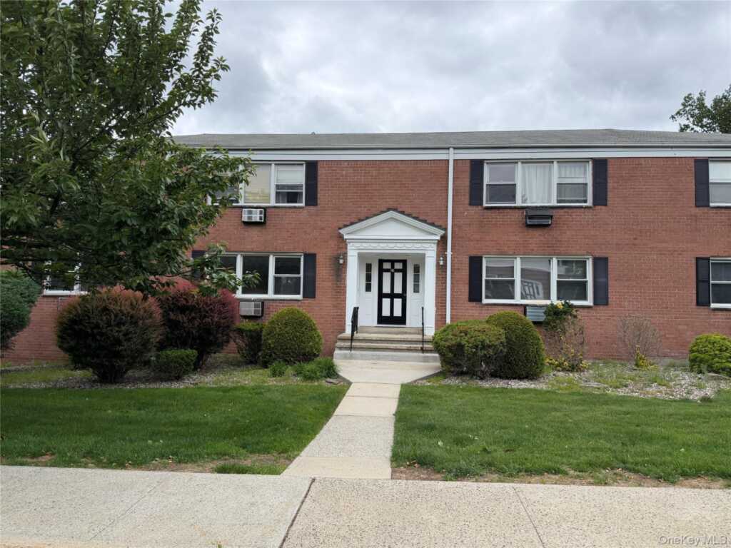 27 Bon Aire Circle, Unit #8301, Suffern, NY 10901