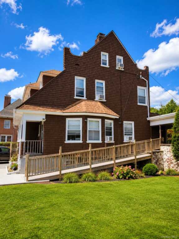 29 The Boulevard, New Rochelle, NY 10801 - Photo 4 of 24