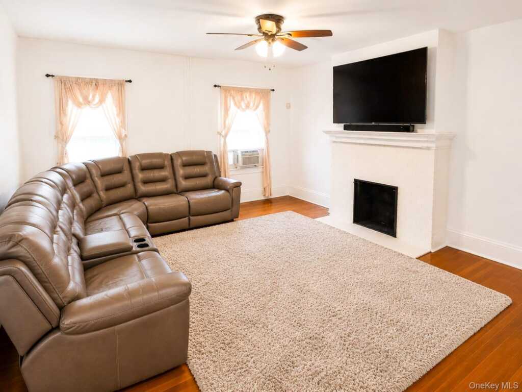 29 The Boulevard, New Rochelle, NY 10801 - Photo 8 of 24