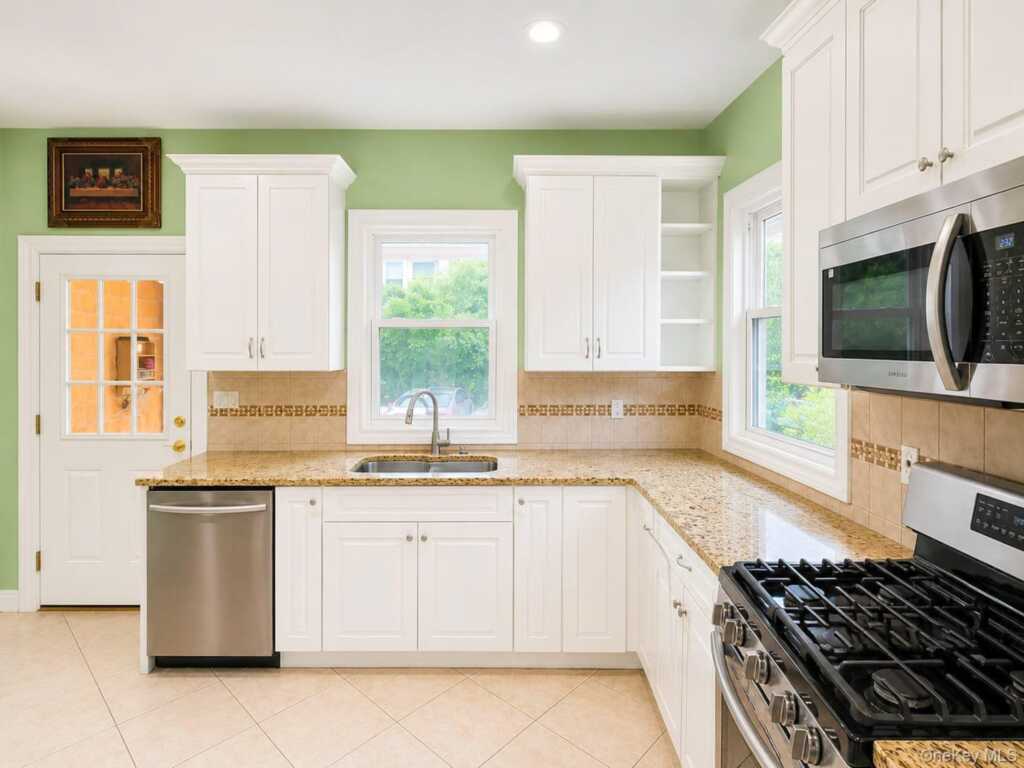 29 The Boulevard, New Rochelle, NY 10801 - Photo 9 of 24