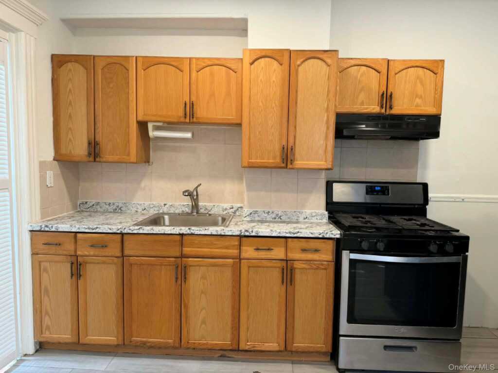 37 Riverside Drive, Unit #B, Suffern, NY 10901 - Photo 5 of 18