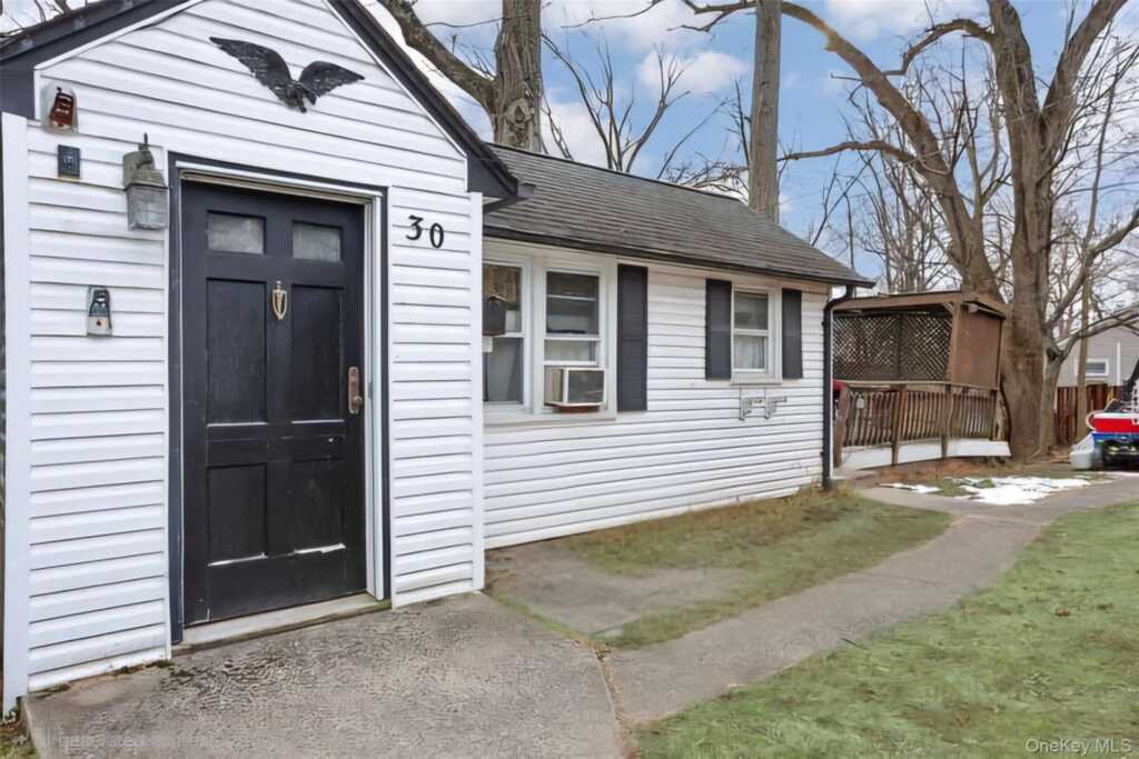30 Lindbergh Lane, New City, NY 10956 - Photo 3 of 26