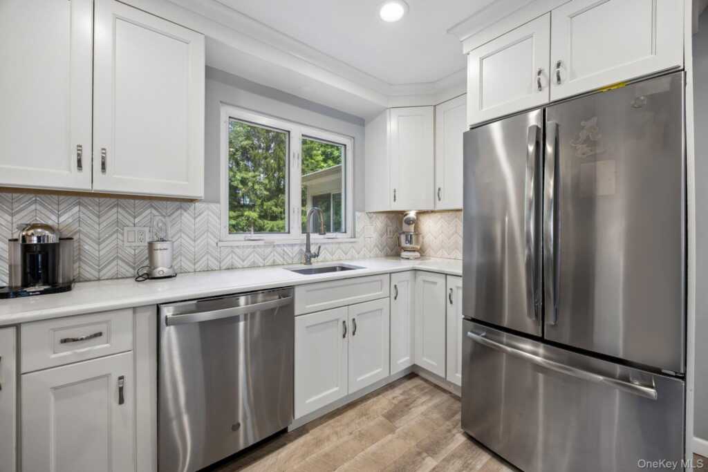 4 Holly Lane, Rye, NY 10573 - Photo 12 of 34