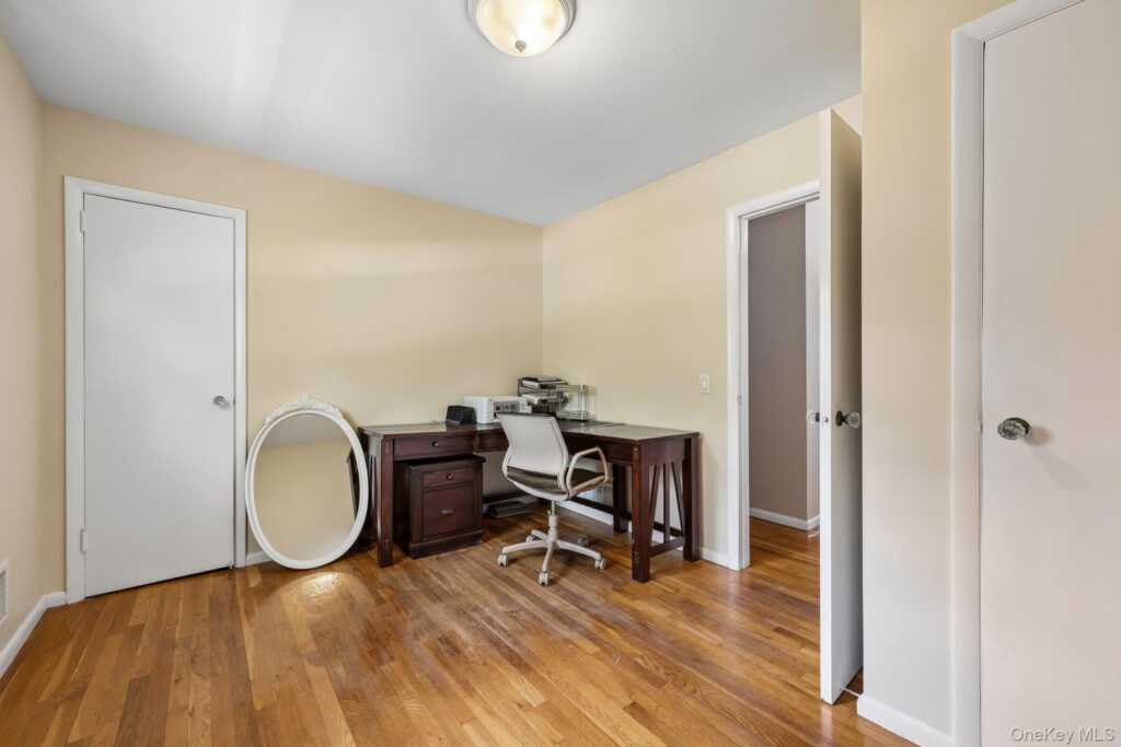 4 Holly Lane, Rye, NY 10573 - Photo 22 of 34
