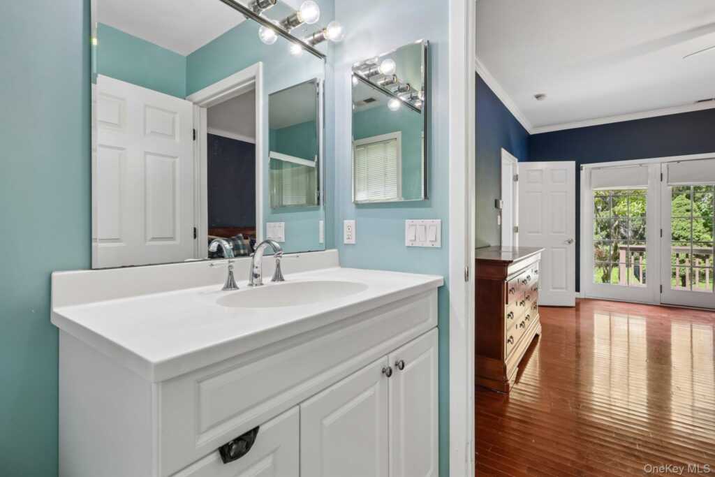 4 Holly Lane, Rye, NY 10573 - Photo 25 of 34