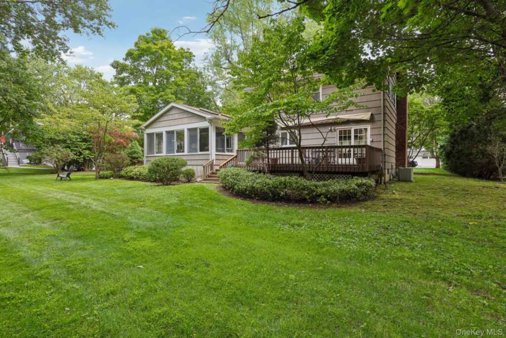 4 Holly Lane, Rye, NY 10573 - Photo 3 of 34