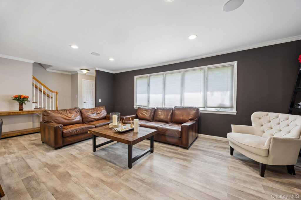 4 Holly Lane, Rye, NY 10573 - Photo 4 of 34
