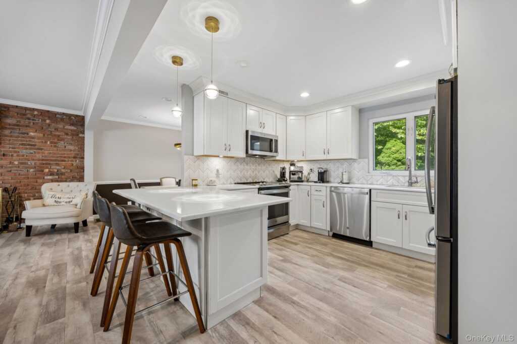 4 Holly Lane, Rye, NY 10573 - Photo 7 of 34