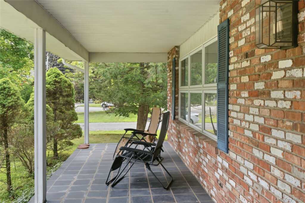 17 Little Brook Lane, New City, NY 10956 - Photo 4 of 41