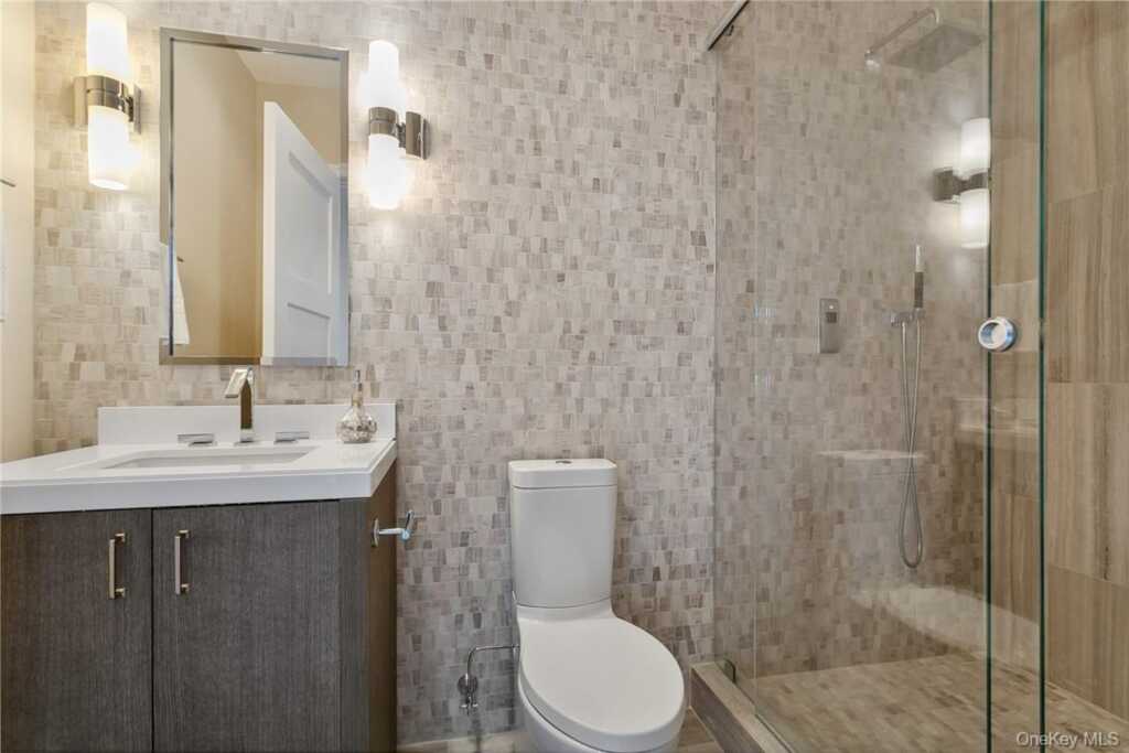 5 Renaissance Square, Unit #PH40C, White Plains, NY 10601 - Photo 18 of 30