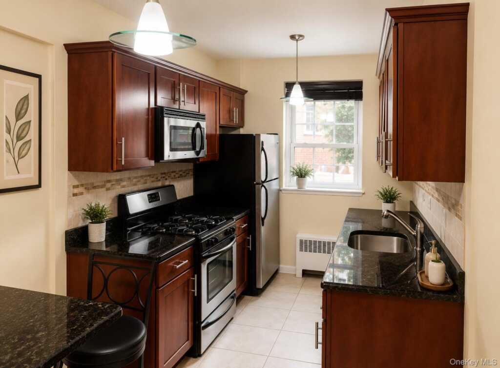 220 Pelham Road, Unit #2H, New Rochelle, NY 10805 - Photo 3 of 10